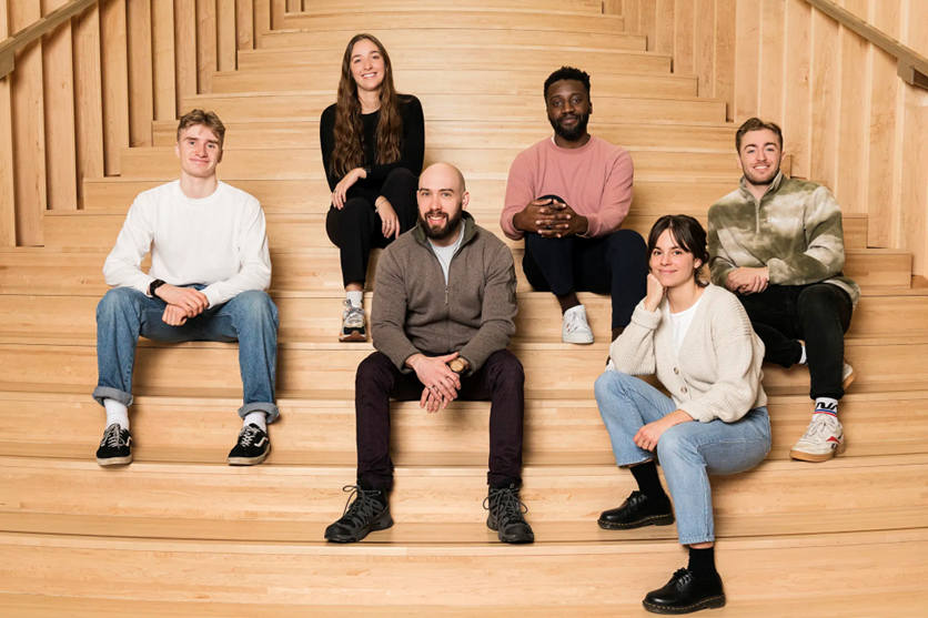 Une partie de l’équipe de Lighthouse Labs. À droite, les fondateurs Justine Massicotte et Jonathan Brun.
